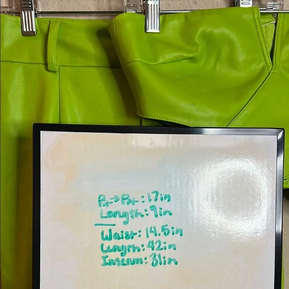 Meshki 2-Pc Sz Small Green Crop Top worn Em­ma Her­nan as in Sell­ing Sun­set - Picture 15 of 16